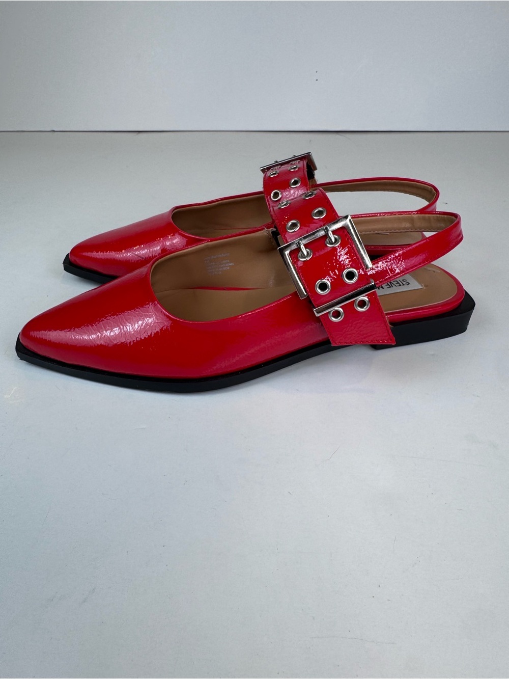 NEW Steve Madden Smokee Buckle Slingback Red Flats Pointed Toe Grommets Size 8 - Picture 5 of 12